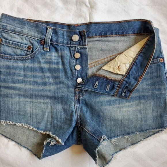 Levi's 501 Raw Hems Jeans Short Size 26 - Picture 4 of 7